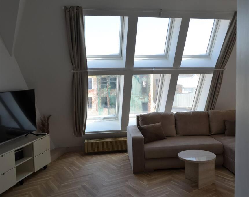 Luxury Apartment With A Balcony And View In Riga Old Town Exterior photo