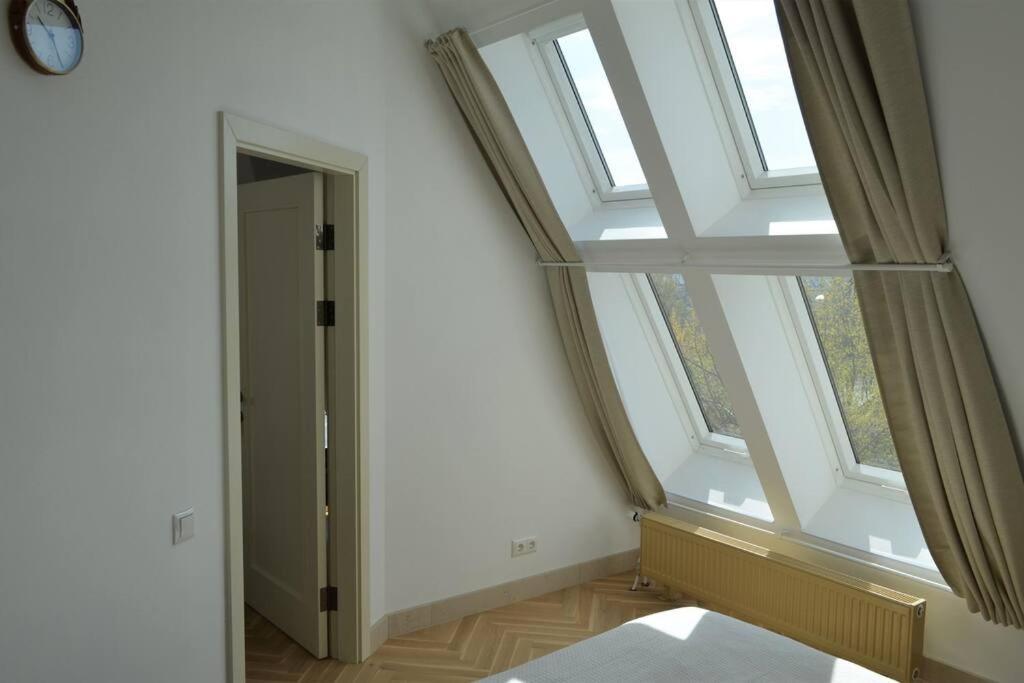 Luxury Apartment With A Balcony And View In Riga Old Town Exterior photo