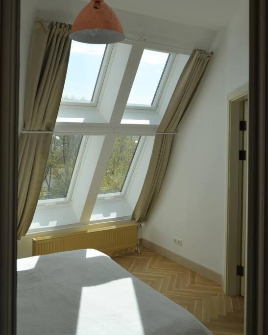 Luxury Apartment With A Balcony And View In Riga Old Town Exterior photo