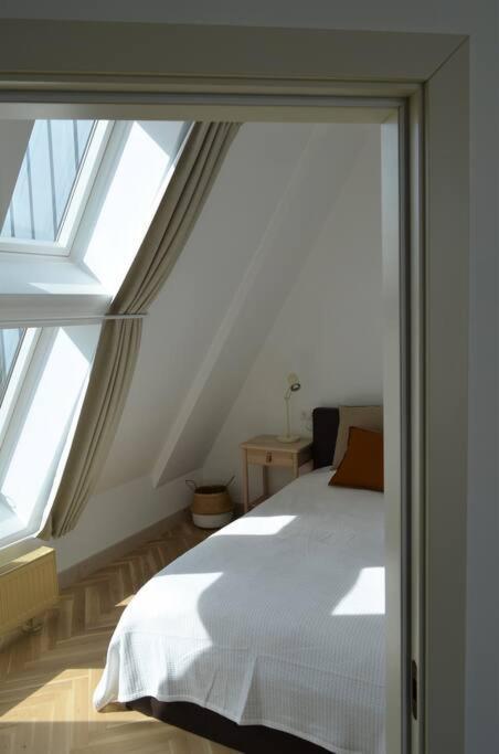 Luxury Apartment With A Balcony And View In Riga Old Town Exterior photo